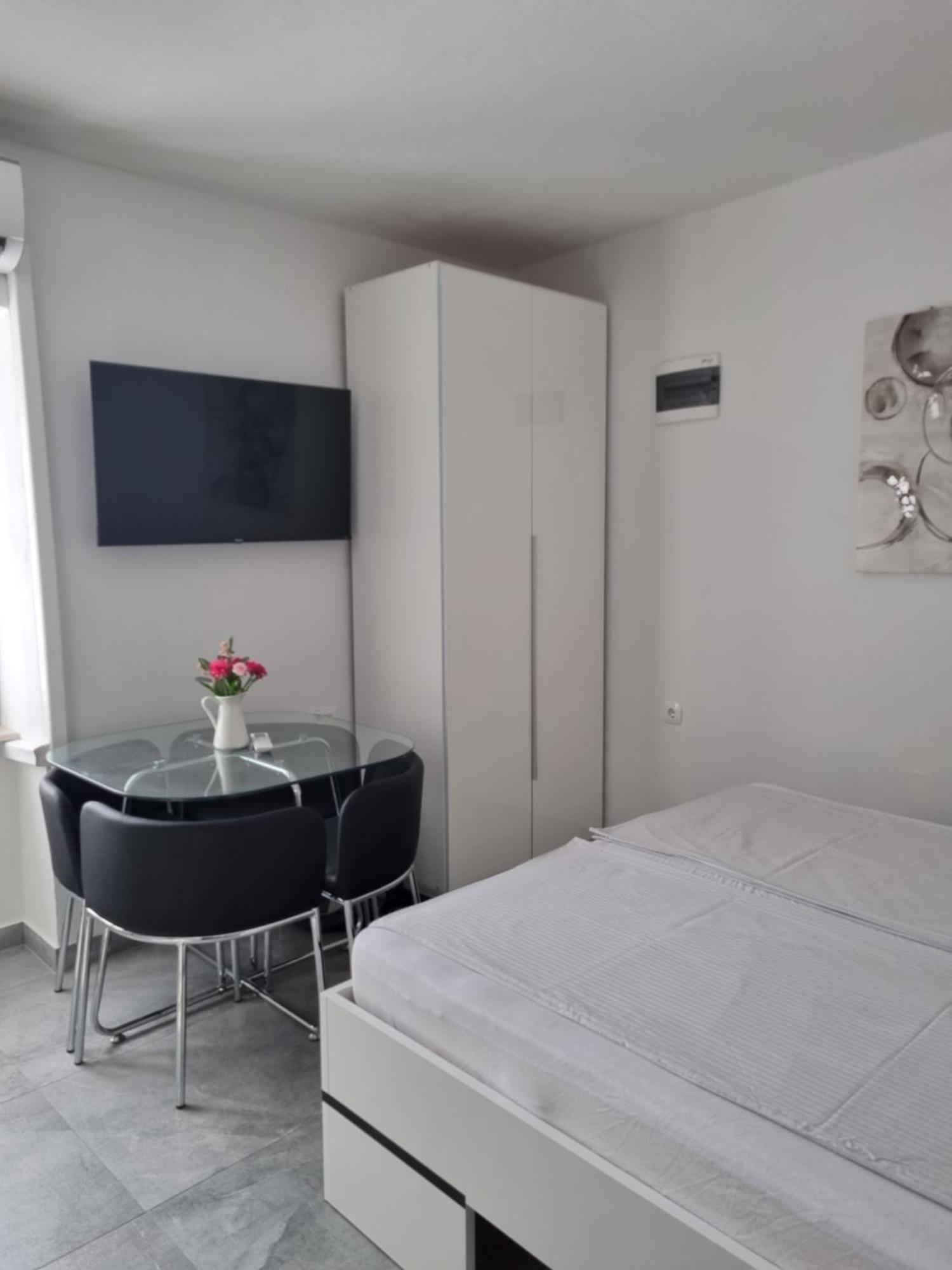 Apartments And Room Vela Senj  Exterior foto