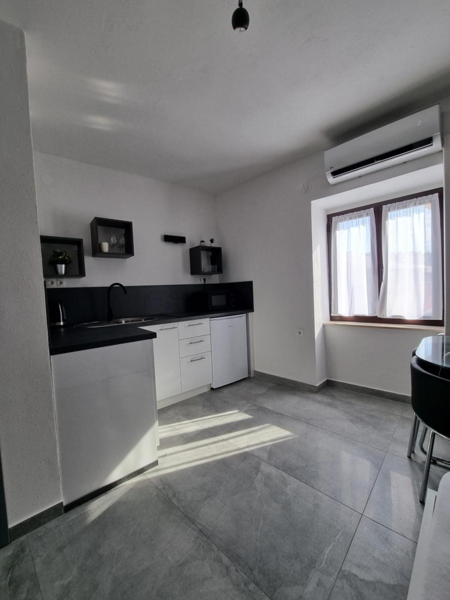 Apartments And Room Vela Senj  Exterior foto